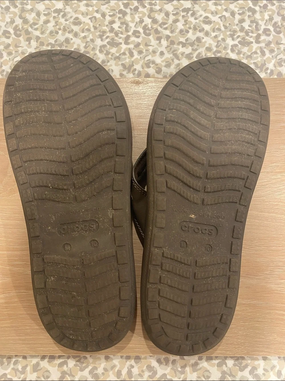 CROCS Men’s Size 10 Brown Textured Footbed Flip-Flop Sandals